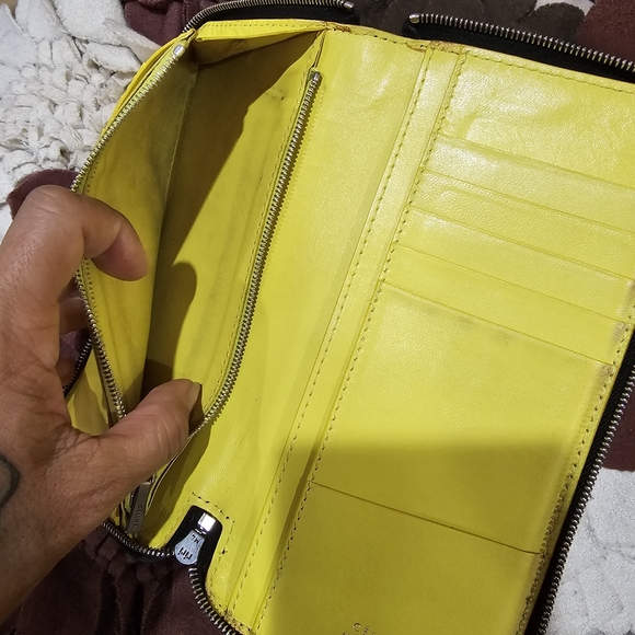 Authentic Celine Black/Yellow Zippy Wallet - Picture 5 of 9